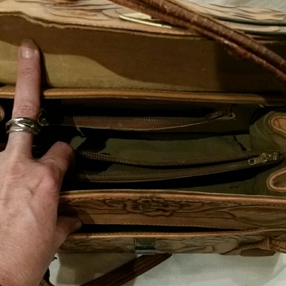 Leather handcrafted purse - Picture 6 of 8